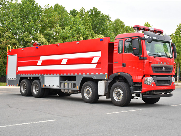 23噸豪沃前四后八水罐消防車(chē)