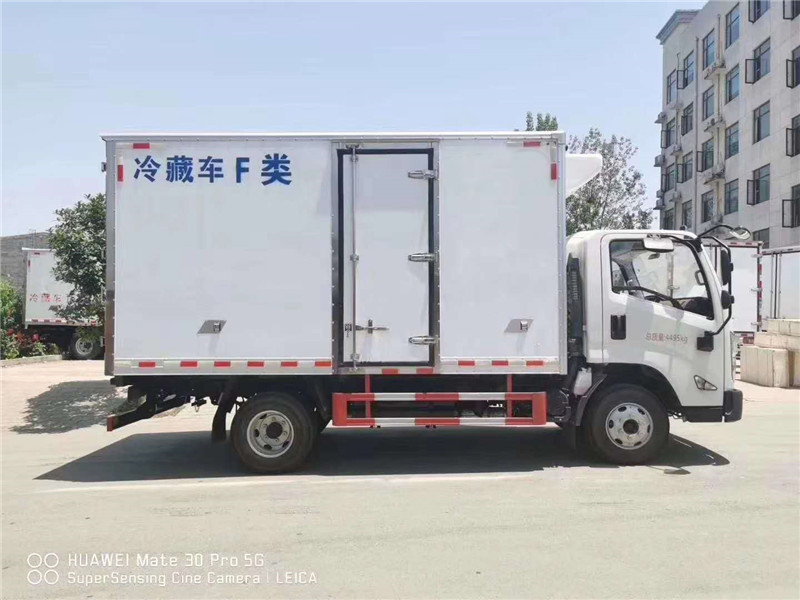 國(guó)六 江鈴凱運(yùn)4.2米藍(lán)牌冷藏車